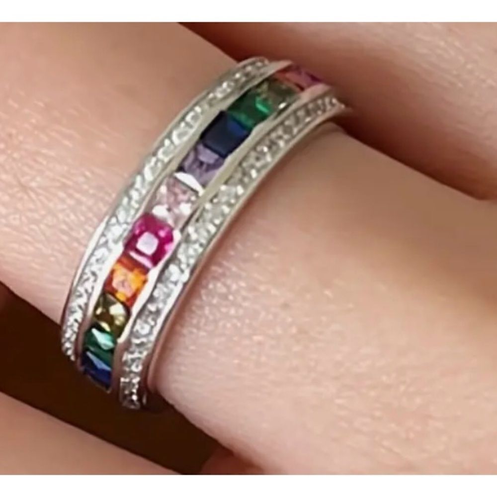 ❤️ New ring with band of colored crystals & rhinestones size 7 ❤️